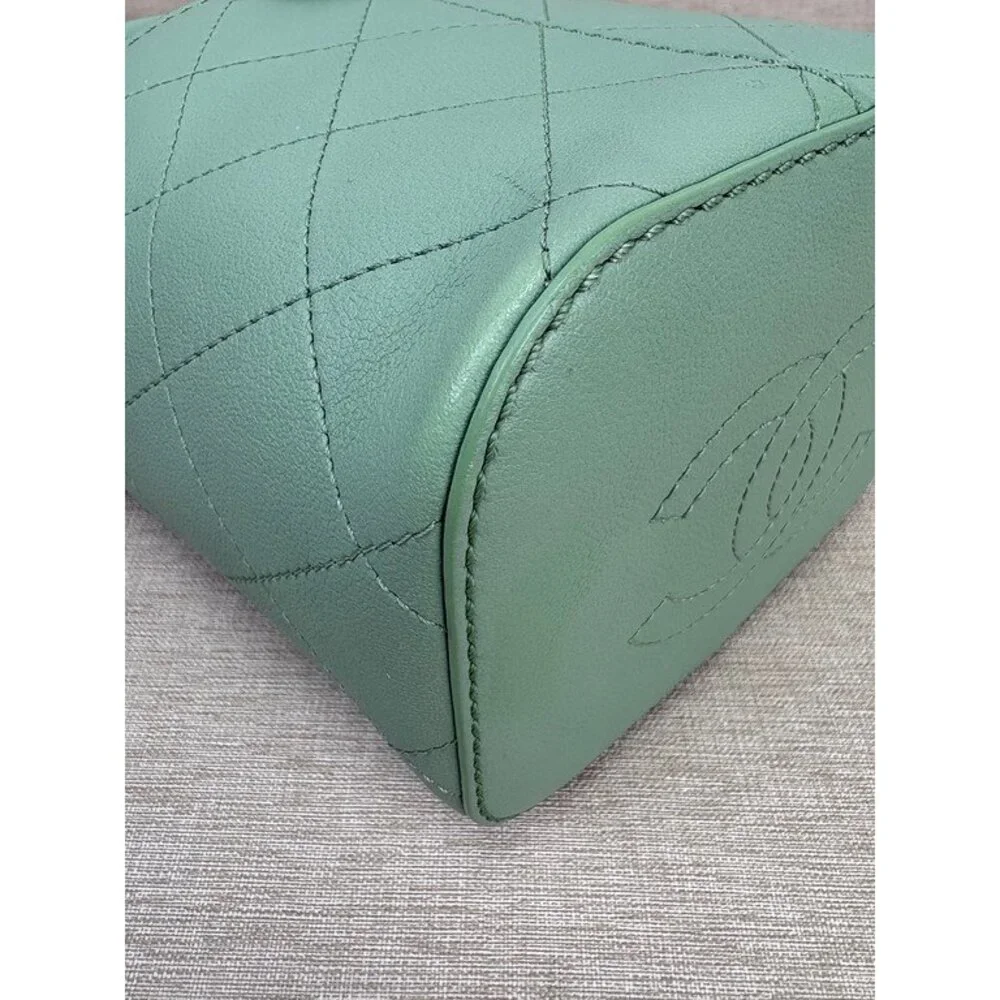 CHANEL Green Caviar Drawstring Bucket Bag AGHW